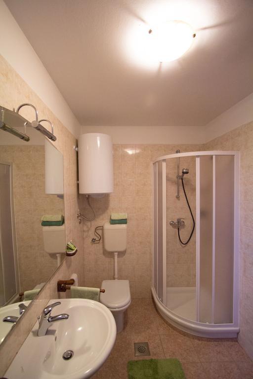 Apartment Cherry โรวีน ห้อง รูปภาพ