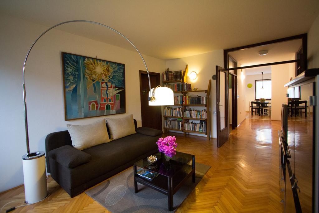 Apartment Cherry โรวีน ภายนอก รูปภาพ